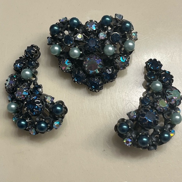 AUTHENTIC VINTAGE SCHIAPARELLI SIGNED BROOCH/PENDANT AND HUGE SIGNED EARRINGS